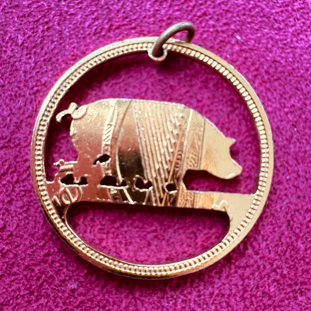 Vintage Irish Half Penny Coin Pendant Cut Coin Jewelry Pig & Piglets Ireland - Picture 3 of 10